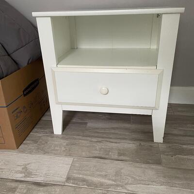 Lot 461  white laminate nightstand