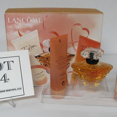 Lancome Paris Tresor Perfume and 2 Lotion Set in Box, Full. Read description for more details.