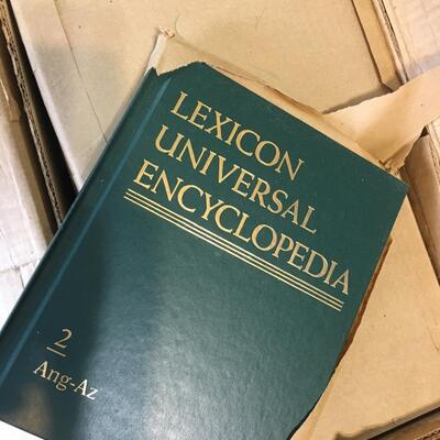 Lexicon. Encyclopedia set new in paper