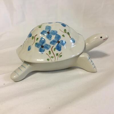 Tortoise. Ceramic 