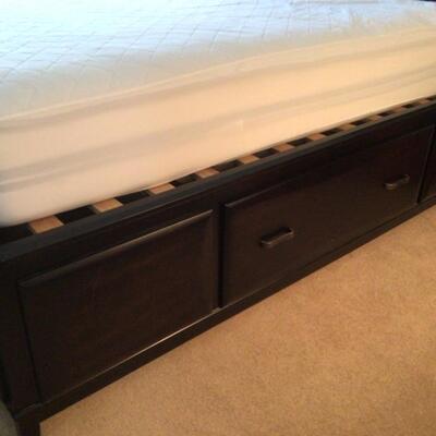 E546 Queen Size Ashley Furniture Black Finish Storage Bed