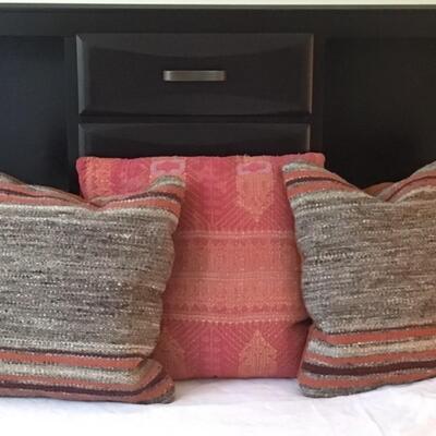 E547 Set of Three Decorator Pillows