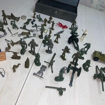 Vintage Army Toy Soldiers
