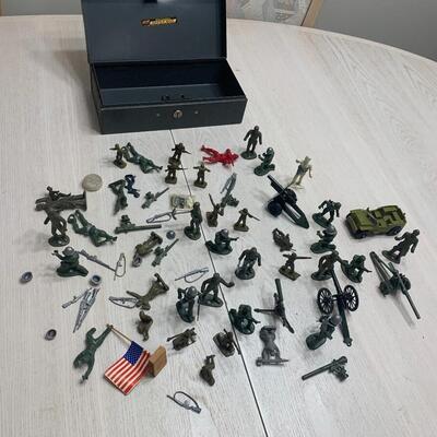 Vintage Army Toy Soldiers