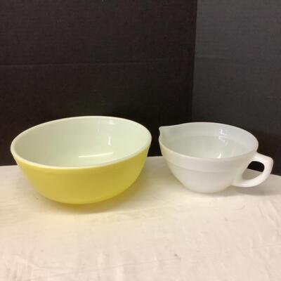 280. Vintage Fire King White Glass Batter Bowl & Vintage Pyrex Bowl