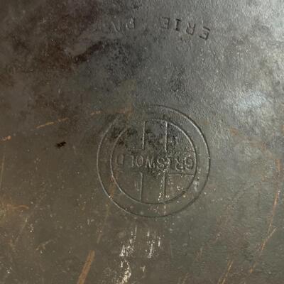 291  Griswold Cast Iron Frying Pan Lot
