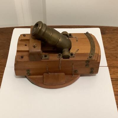 B667 Miniature Wood and Brass Cannon