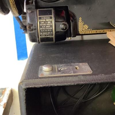 295  Antique 1950â€™s Singer Portable Featherweight Sewing Machine 