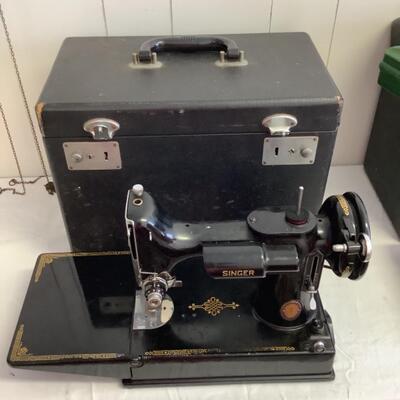 299 Antique 1951 Singer Portable Featherweight Sewing Machine & Case 