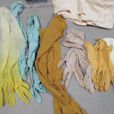 Lot 25 - Vintage Gloves & Scarves
