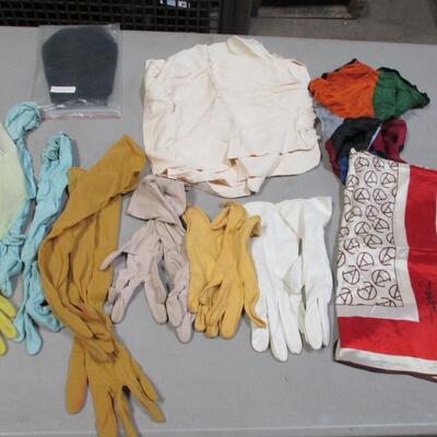 Lot 25 - Vintage Gloves & Scarves