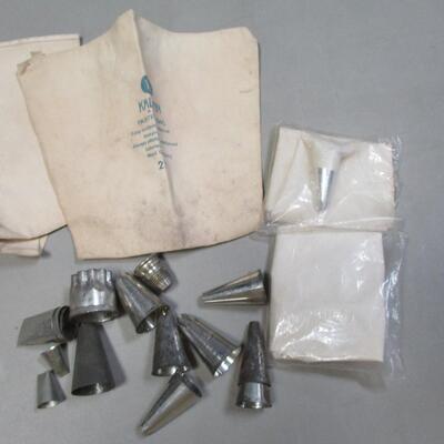 Lot 35 - Vintage Piping Bags & Tips