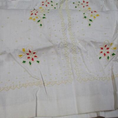 Lot 36 - Vintage Linen 
