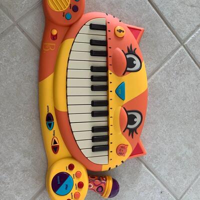 Childrenâ€™s cat piano 