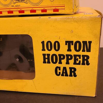 Lot 23: Aristo-Craft 100 Ton Hopper Car Art-41499 Club Car & Gondola Art 41008 Car