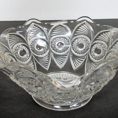 Pattern Glass Bullseye and Fan Ruffled Bowl 7" Appr