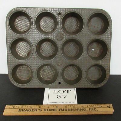 Old Tin 12 Count Muffin Tin New Baking Mfg Co USA Y120