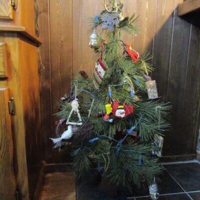 Fully Decorated Christmas Holiday Tree 7' with Additional Holiday Accessories