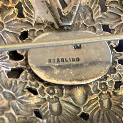Sterling Repousse Stlye Vintage Pin Brooch 7 grams