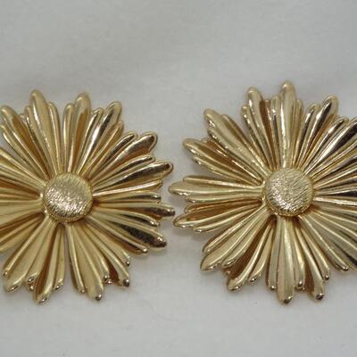 Sarah Coventry Gold Tone Daisy Clip Earrings 