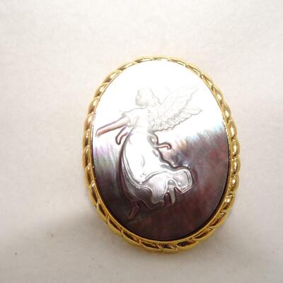 Angel Cameo Brooch, Gold Tone 