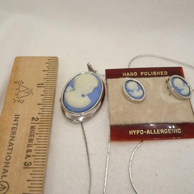 Vintage Cameo Pendant Locket & Matching Earrings, Silver Tone, Blue & White 