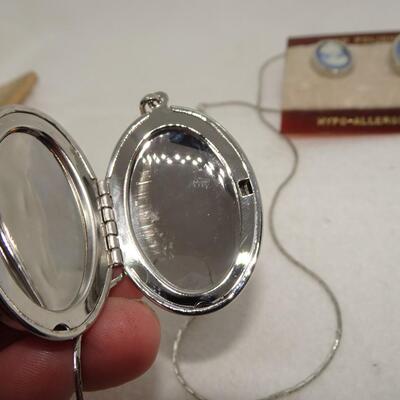 Vintage Cameo Pendant Locket & Matching Earrings, Silver Tone, Blue & White 