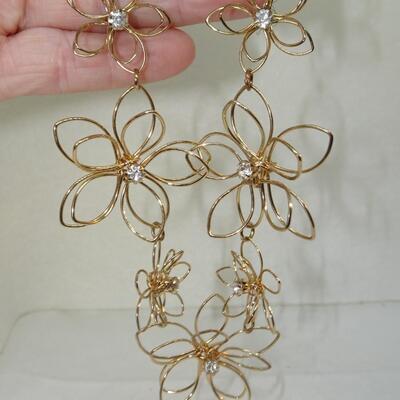 Dainty Wire Daisy Necklace, Rhinestone Centers 