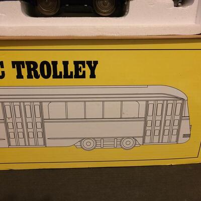 Lot 33: Aristo-Craft PCC Trolley ART 23308 Septa Philly Trolley #1 Gauge