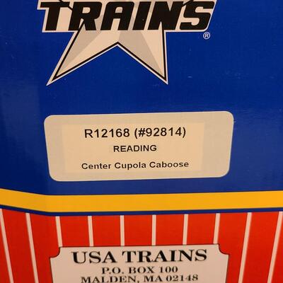 Lot 42: USA Trains Center Cupola Caboose R12168 (#92814)