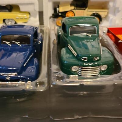 Lot 43: 1:32 Die Cast Collectibles: Fords, Mustang, Edsel, Thunderbird, and More 