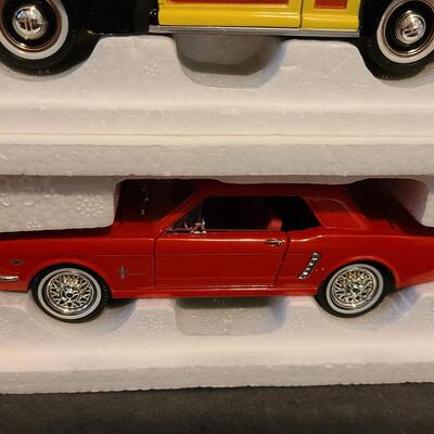 Lot 43: 1:32 Die Cast Collectibles: Fords, Mustang, Edsel, Thunderbird, and More 