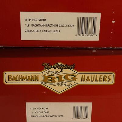 Lot 46: Bachmann Big Haulers Circus Cars: Zebra Stock Car & Performers Observation Car 
