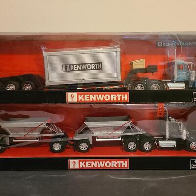Lot 53: Kenworth Long Haulers 1:32 Die Cast Trucks 