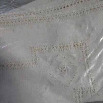 Lot 95 -Vintage Linen 