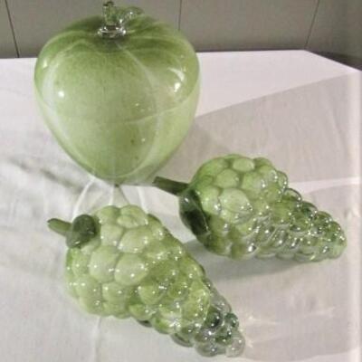 Apple and Grapes Table Decor 