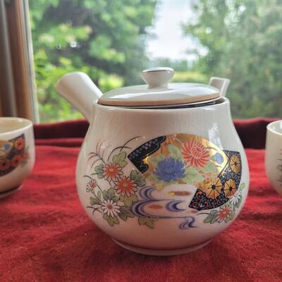 Lot 2: Chinese Tea Set