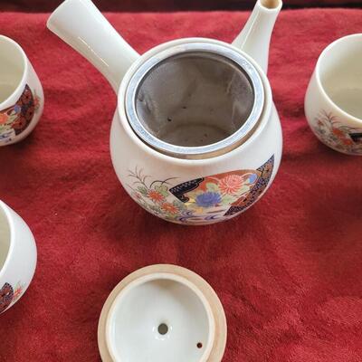 Lot 2: Chinese Tea Set