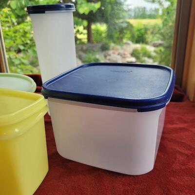 Lot 8: Tupperware and Rubbermaid lot 
