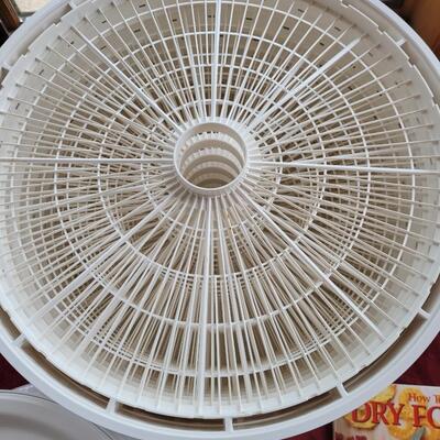 Lot 16: Nesco Gardenmaster Food Dehydrator 