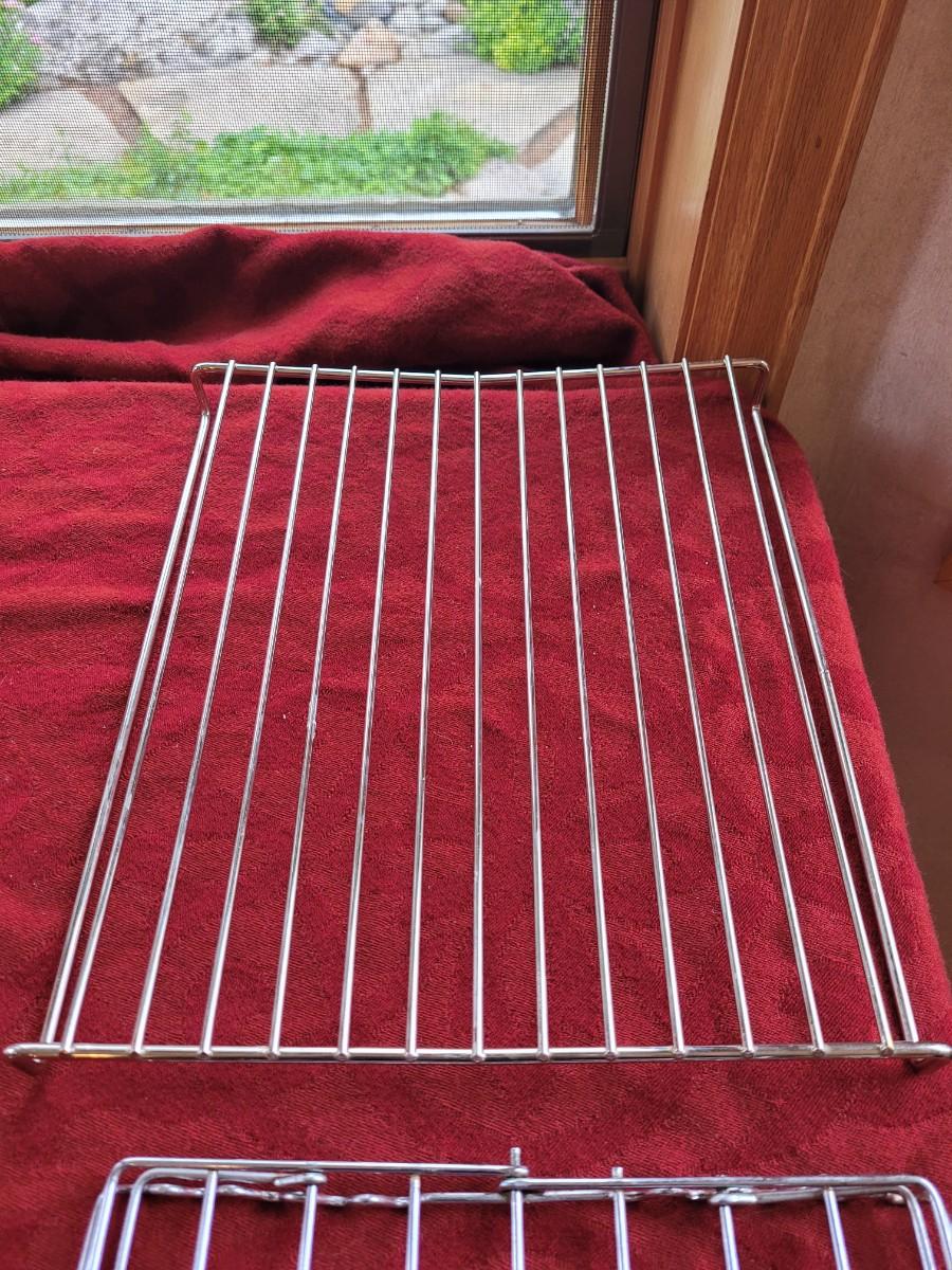 Lot 20 Roasting Rack and Cooling Racks