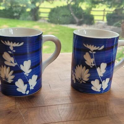 Lot 25: Pair of Coffee Cups