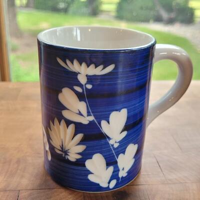 Lot 25: Pair of Coffee Cups