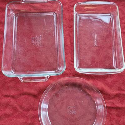 Lot 26: Pyrex and Anchor Hocking Dish Lot