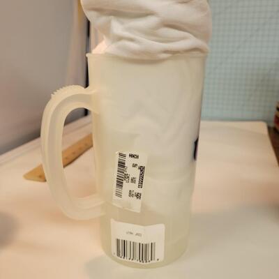 Jaz Z T-shirt XL in a Stein plastic cup