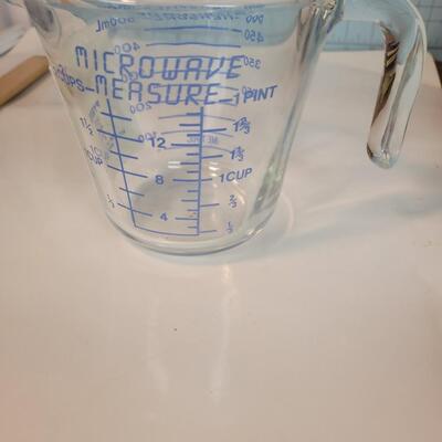 Glass measuring cup