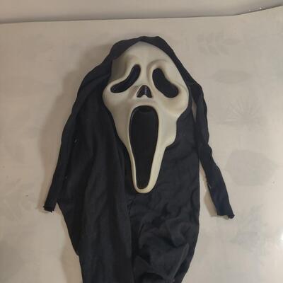 Scream mask