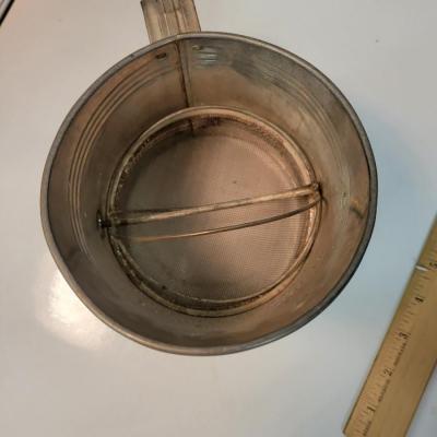 Green handled flour sifter 