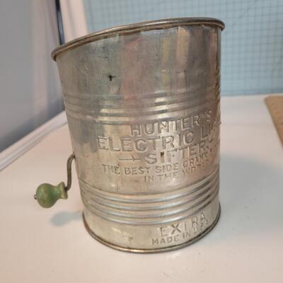 Green handled flour sifter 