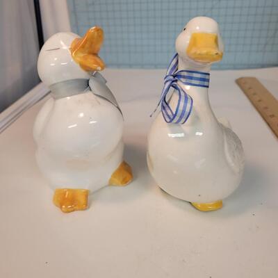 2 porcelain birds